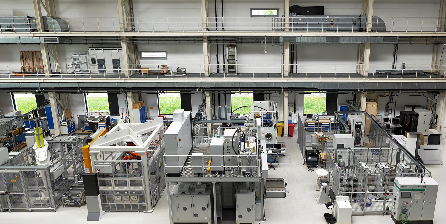 Inside the Referenzfabrik.H₂ production hall