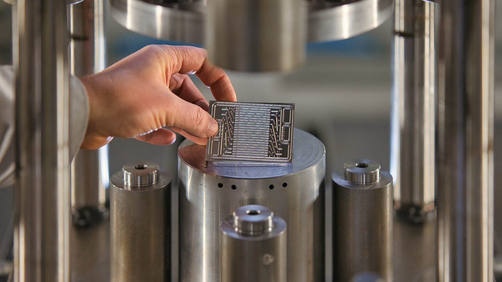 Bipolar plate manufacturing at the Referenzfabrik.H₂